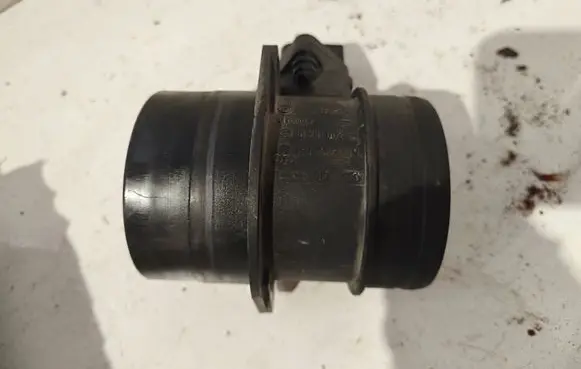 Volkswagen PASSAT B6 Mass air flow meter 0281002461