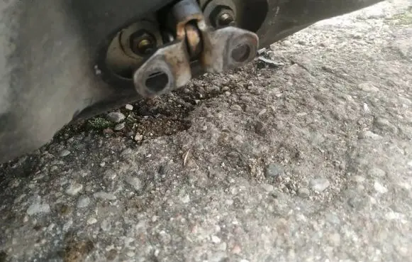 Front door check strap stopper