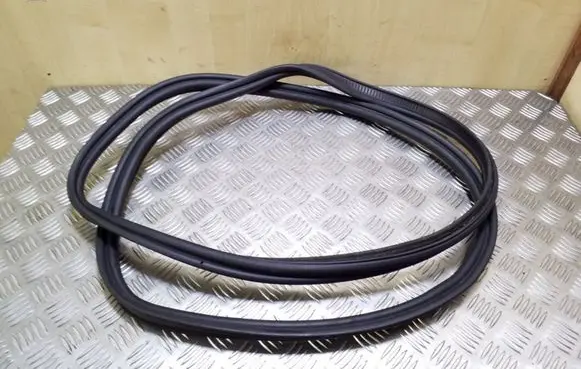 Trunk rubber seal (body)