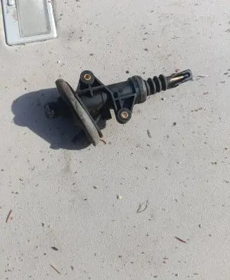 Clutch slave cylinder