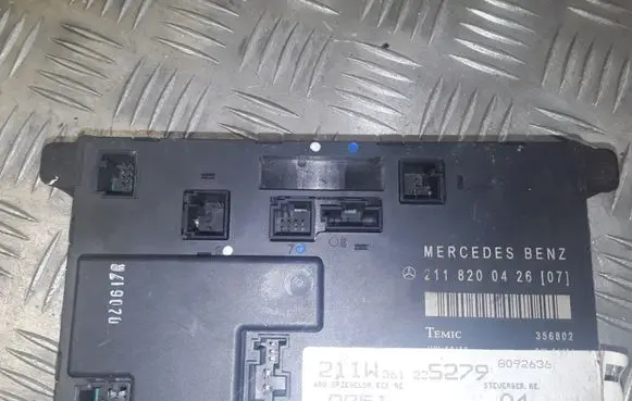 Mercedes-Benz E W211 Door control unit/module 2118200426 211820042607 211W361