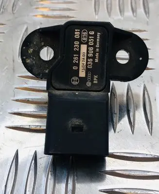 Volkswagen Touran I Air pressure sensor 0261230081