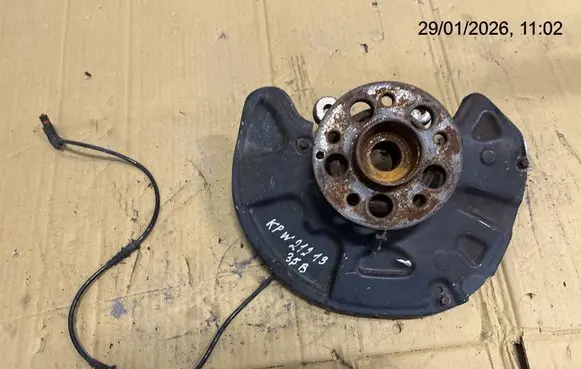 Mercedes-Benz E W212 Front wheel hub 