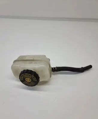 Brake fluid reservoir