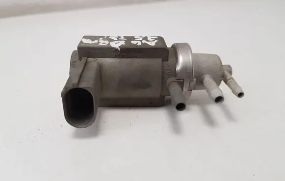 Audi A6 S6 C5 4B Turbo solenoid valve
