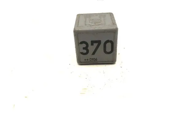 Audi A5 8T 8F Other relay 8D0951253