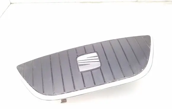 Seat Ibiza IV (6J,6P) Front bumper upper radiator grill 6J0853654B 6J0853651B 6J0853679