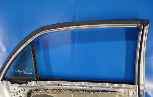 Toyota Auris 150 Front windscreen/windshield window 6810402250