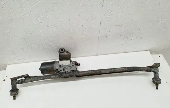 Iveco Daily 35.8 - 9 Front wiper linkage and motor