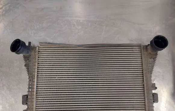 Volkswagen Jetta V Intercooler radiator 1K0145803E