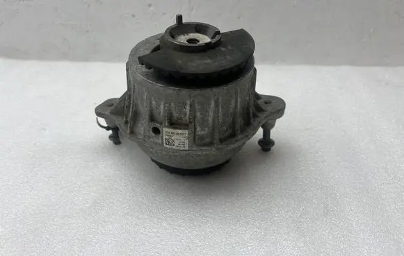 Mercedes-Benz C W205 Engine mount bracket A2052406717