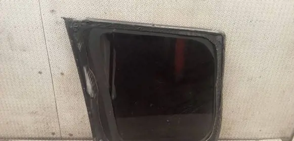 Nissan X-Trail T30 Rear side window 