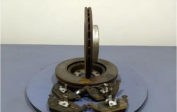 Volkswagen Golf Plus Front brake disc 92120705