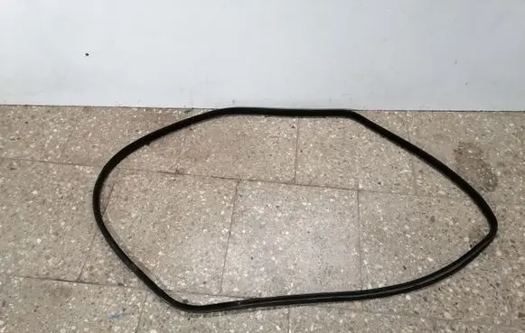 Volvo V70 Rear door rubber seal (on body) 