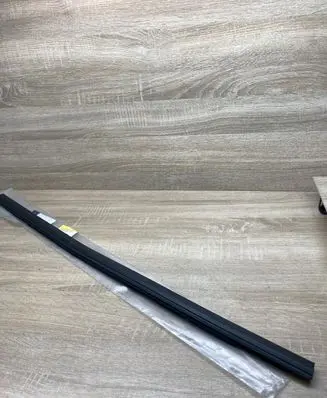 Mercedes-Benz C W203 Front door window/glass frame A1567250265