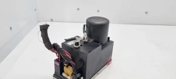 Audi A4 S4 B5 8D Central locking vacuum pump 8L0862257E
