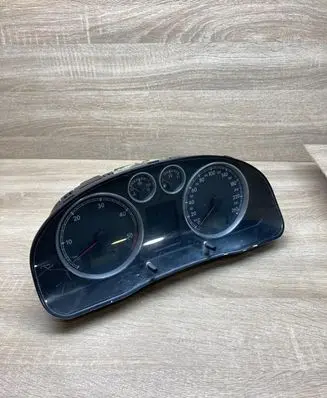 Volkswagen PASSAT B5.5 Speedometer (instrument cluster) 3B0920849A