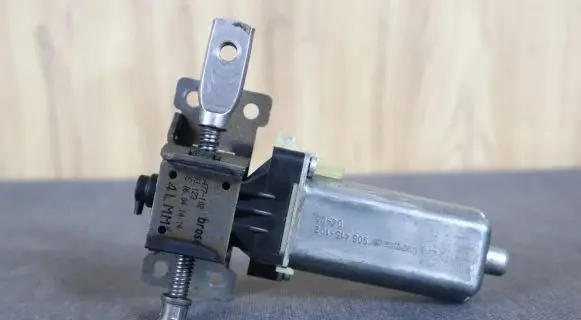 Mercedes-Benz SLK R171 Seat adjustment motor 906477102 A906477102