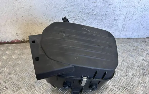 Maserati Ghibli Air filter box 670038727