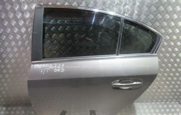 Toyota Avensis T270 Front door 
