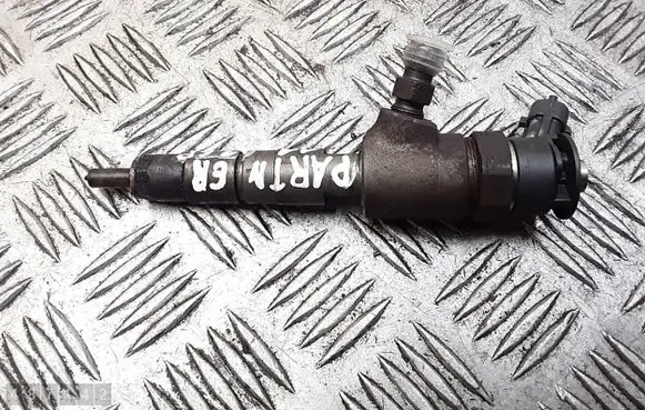 Peugeot Partner Fuel injector 0445110340