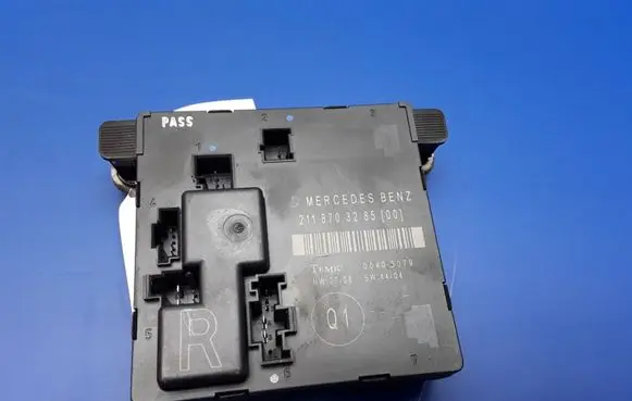 Mercedes-Benz E W211 Door control unit/module 2118703285