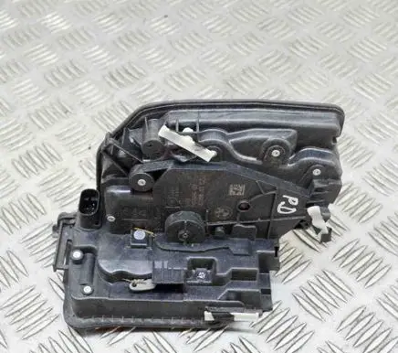 BMW 5 G30 G31 Front door lock 18283810 7477694