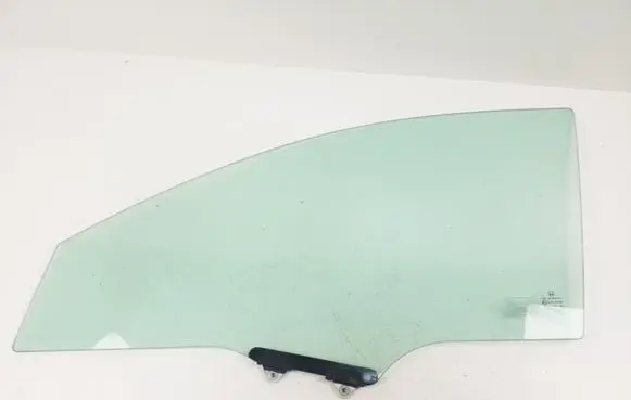 Honda CR-V Front door window glass four-door