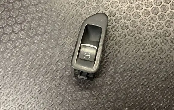 Volkswagen Golf VI Electric window control switch 5K4868346 57531