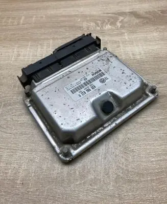 Volkswagen Golf IV Engine control unit/module ECU 038906012M 0281001979