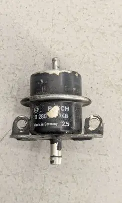 BMW 5 E34 Fuel pressure regulator 0280160248