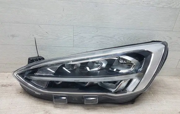 Ford Focus Headlight/headlamp JX7B13E015AE
