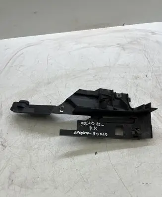 Ford Focus Fender mounting bracket BM51A02477AE