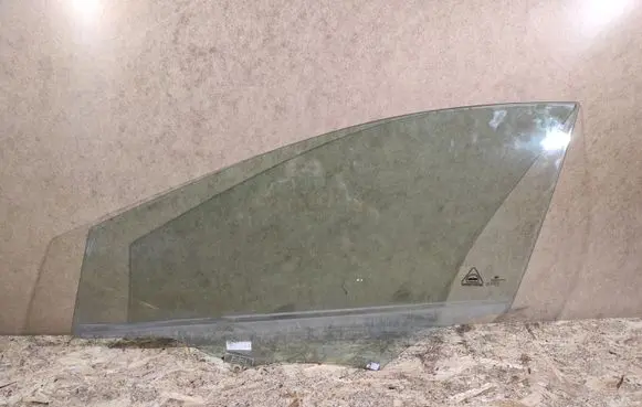 Hyundai i30 Front door window glass four-door