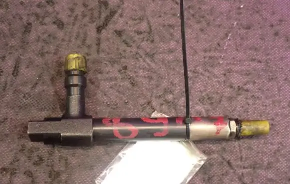 Mazda 323 Fuel injector 7390