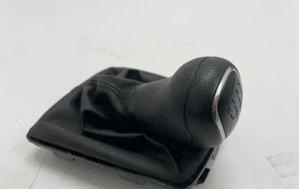 Skoda Fabia Mk3 (NJ) Gear lever shifter trim leather/knob 6V0711456