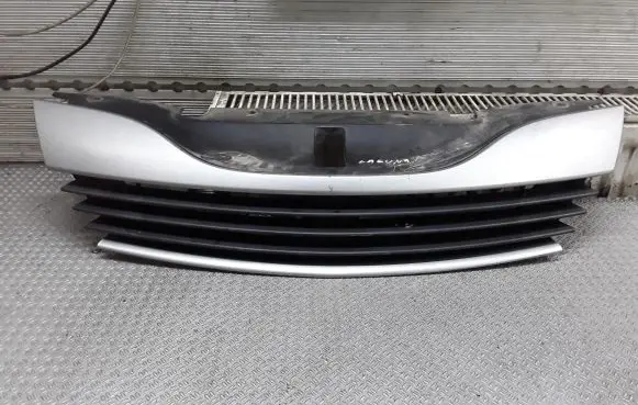 Renault Laguna II Front bumper upper radiator grill 8200012581