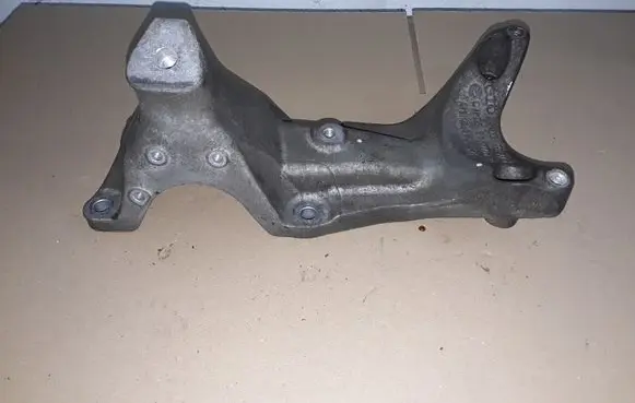Audi A8 S8 D4 4H Engine mounting bracket 4G0199307H 00057325