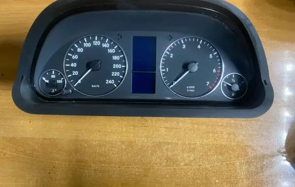 Mercedes-Benz A W169 Speedometer (instrument cluster) A1695403748 0263643337 A1695404948