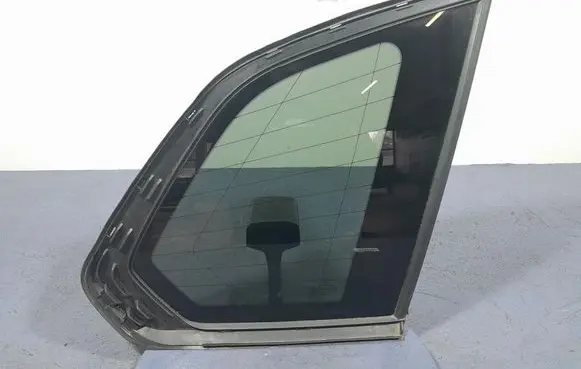 BMW X5 E53 Rear side window 7444082