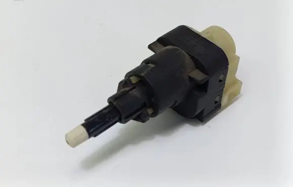 Audi A6 S6 C5 4B Brake pedal sensor switch 44686624