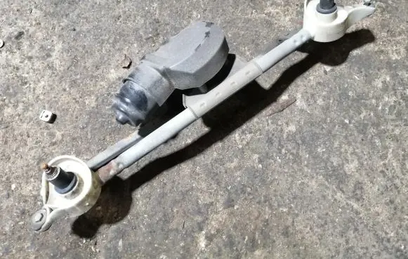Front wiper linkage and motor