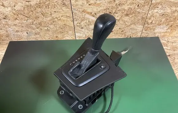 Volvo V70 Gear shifter/selector T030840487