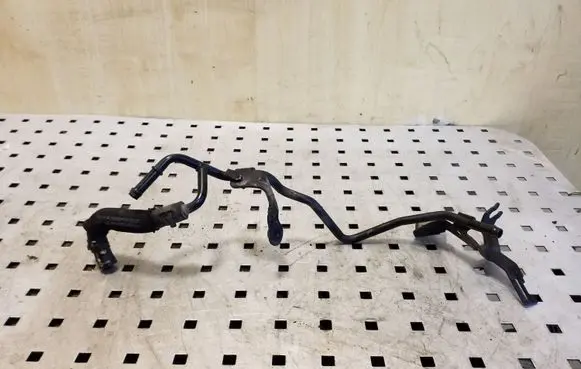 Volkswagen PASSAT B8 Engine coolant pipe/hose 04L121030