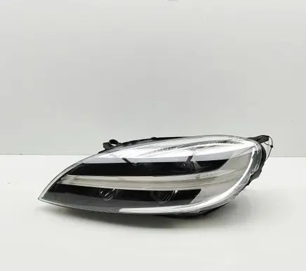 Volvo V40 Cross country Headlight/headlamp 31677020