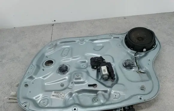 KIA Ceed Front door window regulator with motor 824801H070