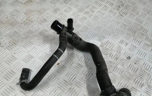 Engine coolant pipe/hose