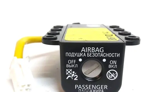 Passenger airbag on/off switch