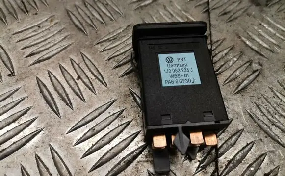Volkswagen Golf IV Hazard light switch 1j09953235j