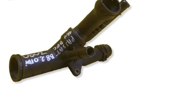 Volkswagen PASSAT B8 Engine coolant pipe/hose 04L121026Q